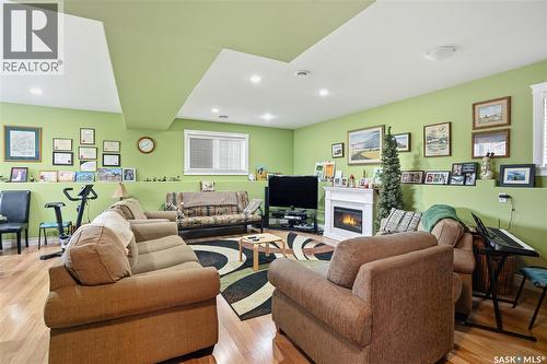 631 Ledingham Crescent, Saskatoon, SK - Indoor Photo Showing Living Room With Fireplace