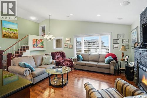 631 Ledingham Crescent, Saskatoon, SK - Indoor Photo Showing Living Room With Fireplace