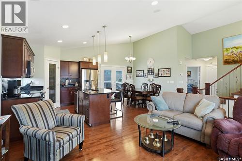 631 Ledingham Crescent, Saskatoon, SK - Indoor Photo Showing Living Room