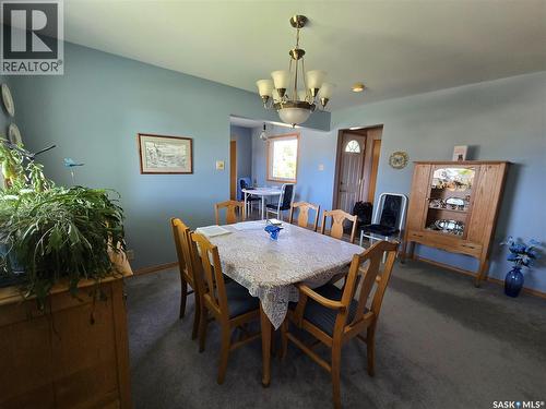 427 15Th Avenue Ne, Swift Current, SK - Indoor Photo Showing Dining Room