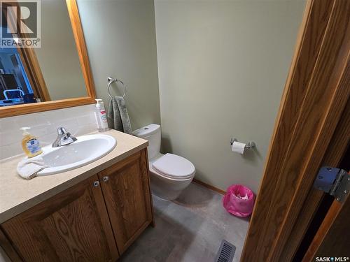 427 15Th Avenue Ne, Swift Current, SK - Indoor Photo Showing Bathroom