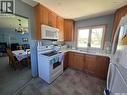 427 15Th Avenue Ne, Swift Current, SK  - Indoor Photo Showing Kitchen With Double Sink 