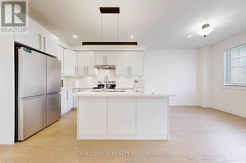 5371 Tenth Line W, Mississauga, ON - Indoor Photo Showing Kitchen With Upgraded Kitchen