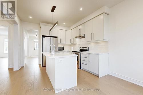 5371 Tenth Line W, Mississauga, ON - Indoor Photo Showing Kitchen With Upgraded Kitchen
