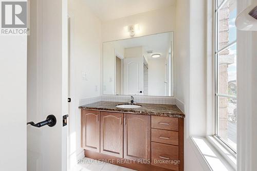 5371 Tenth Line W, Mississauga, ON - Indoor Photo Showing Bathroom