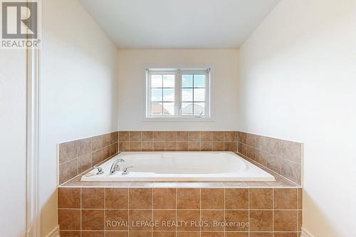 5371 Tenth Line W, Mississauga, ON - Indoor Photo Showing Bathroom