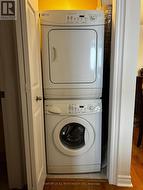 Laundry beside mn bth - 