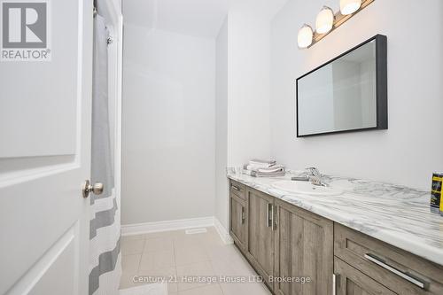 4 PC ensuite with large vanity and tub/shower - 427 Williams Crescent, Fort Erie (Lakeshore), ON - Indoor Photo Showing Bathroom