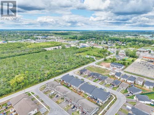 Aerial view of the property and surrounding area - 427 Williams Crescent, Fort Erie (Lakeshore), ON - Outdoor With View