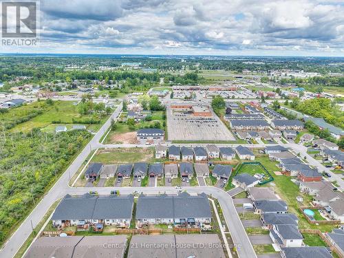 Aerial view of the property and surrounding area - 427 Williams Crescent, Fort Erie (Lakeshore), ON - Outdoor With View