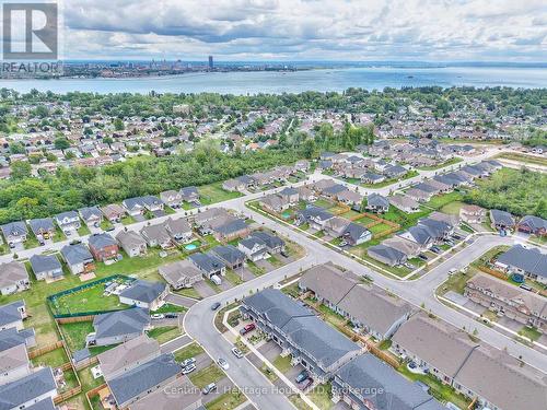 Aerial view of the property and surrounding area - 427 Williams Crescent, Fort Erie (Lakeshore), ON -  With View