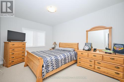 Primary Bedroom - Bright and spacious layout - 427 Williams Crescent, Fort Erie (Lakeshore), ON - Indoor Photo Showing Bedroom