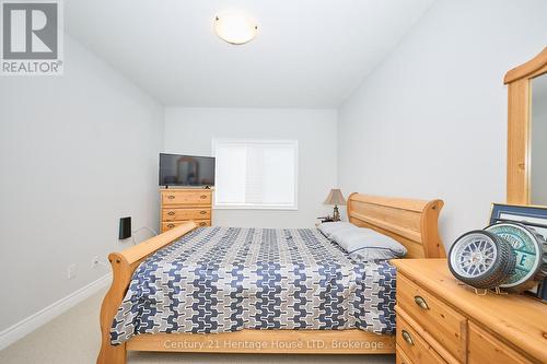 Main floor primary - bright and comfortable - 427 Williams Crescent, Fort Erie (Lakeshore), ON - Indoor Photo Showing Bedroom