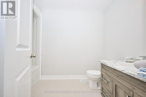 Ensuite Bath bath off the primary bedroom - 427 Williams Crescent, Fort Erie (Lakeshore), ON - Indoor Photo Showing Bathroom