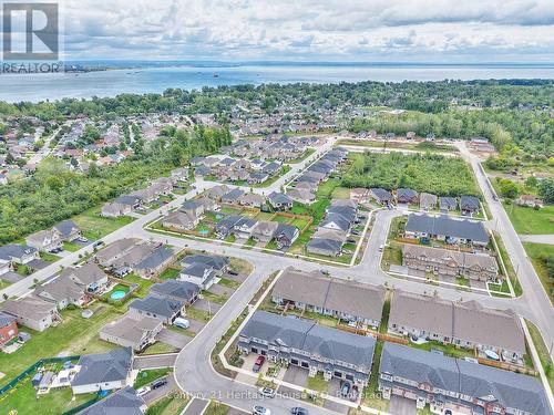Aerial view of the property and surrounding area - 427 Williams Crescent, Fort Erie (Lakeshore), ON - 