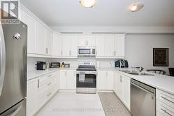 Plenty of counter and cupboard space - 