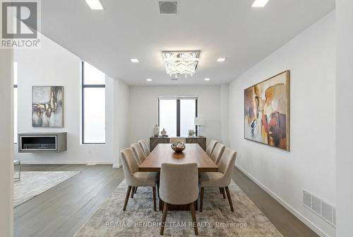 39 Sunrow Gate, Hamilton (Lakeshore), ON - Indoor Photo Showing Dining Room