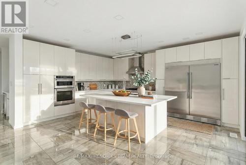 39 Sunrow Gate, Hamilton (Lakeshore), ON - Indoor Photo Showing Kitchen With Upgraded Kitchen