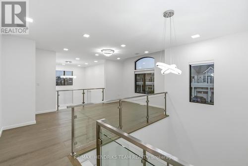 39 Sunrow Gate, Hamilton (Lakeshore), ON - Indoor Photo Showing Other Room