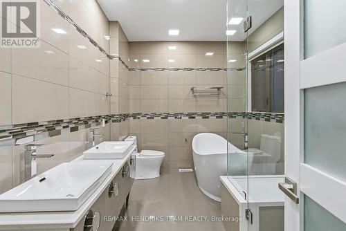 39 Sunrow Gate, Hamilton (Lakeshore), ON - Indoor Photo Showing Bathroom