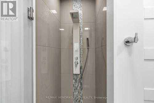 39 Sunrow Gate, Hamilton (Lakeshore), ON - Indoor Photo Showing Bathroom