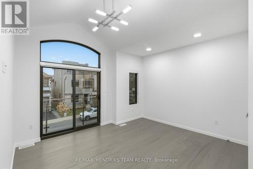 39 Sunrow Gate, Hamilton (Lakeshore), ON - Indoor Photo Showing Other Room