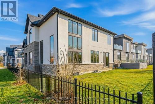 39 Sunrow Gate, Hamilton (Lakeshore), ON - Outdoor