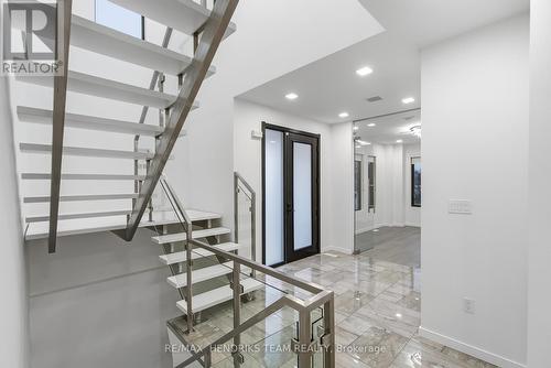 39 Sunrow Gate, Hamilton (Lakeshore), ON - Indoor Photo Showing Other Room