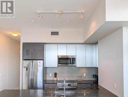 Lph3802 - 33 Shore Breeze Drive, Toronto, ON - Indoor Photo Showing Kitchen With Upgraded Kitchen