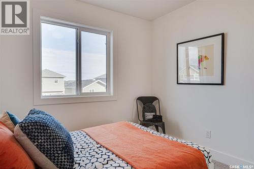 89 Rosewood Boulevard E, Saskatoon, SK - Indoor Photo Showing Bedroom