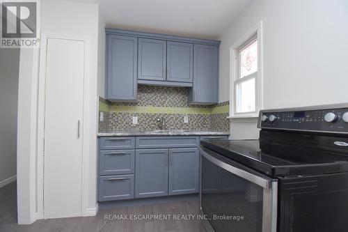 180 Adair Avenue N, Hamilton, ON - Indoor Photo Showing Kitchen