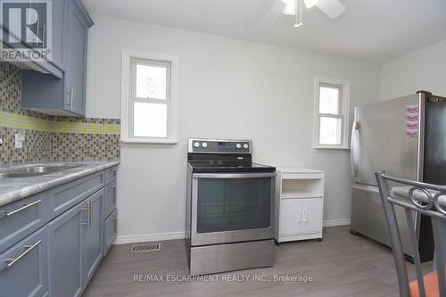 180 Adair Avenue N, Hamilton, ON - Indoor Photo Showing Kitchen
