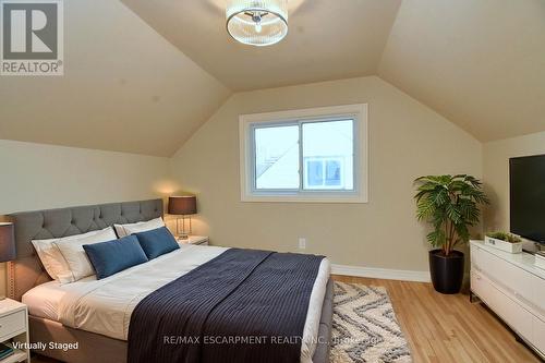 180 Adair Avenue N, Hamilton, ON - Indoor Photo Showing Bedroom