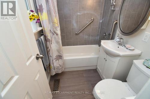 180 Adair Avenue N, Hamilton, ON - Indoor Photo Showing Bathroom