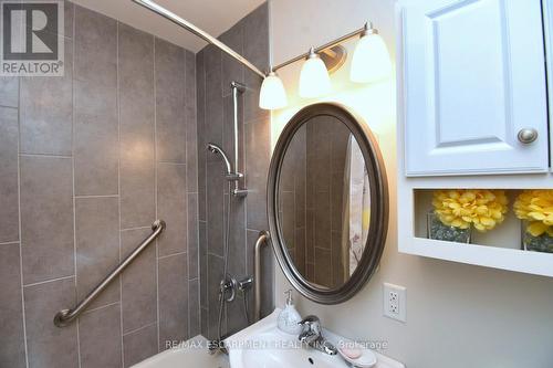 180 Adair Avenue N, Hamilton, ON - Indoor Photo Showing Bathroom