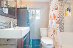 2nd floor full bathroom - 