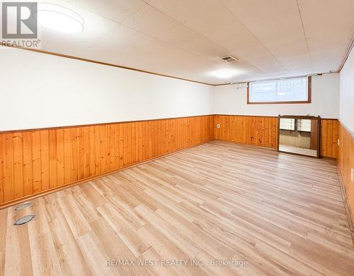 32 Broadleaf Road, Toronto, ON - Indoor