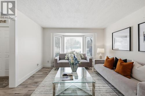 239 Rolling Acres Court, Kitchener, ON - Indoor Photo Showing Living Room