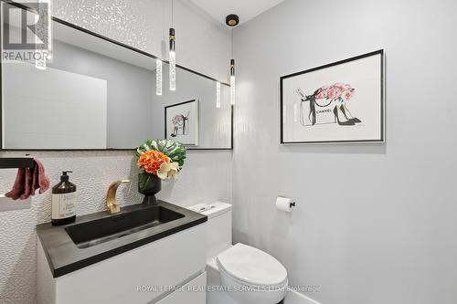 239 Rolling Acres Court, Kitchener, ON - Indoor Photo Showing Bathroom