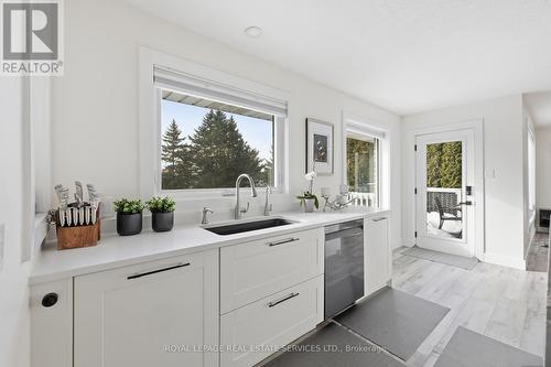239 Rolling Acres Court, Kitchener, ON - Indoor Photo Showing Kitchen