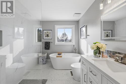 239 Rolling Acres Court, Kitchener, ON - Indoor Photo Showing Bathroom