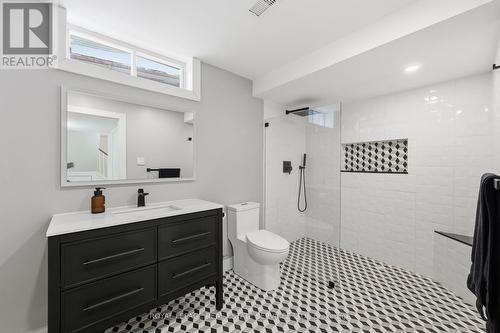 239 Rolling Acres Court, Kitchener, ON - Indoor Photo Showing Bathroom