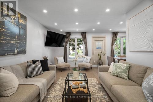 116 Boston Crescent, Hamilton, ON - Indoor Photo Showing Living Room