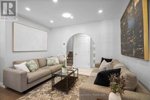116 Boston Crescent, Hamilton, ON - Indoor Photo Showing Living Room