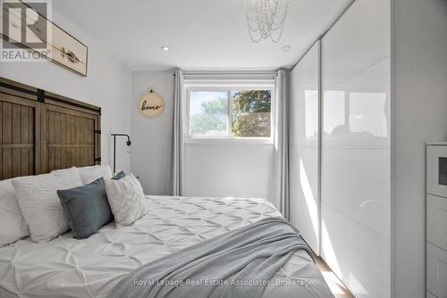 116 Boston Crescent, Hamilton, ON - Indoor Photo Showing Bedroom