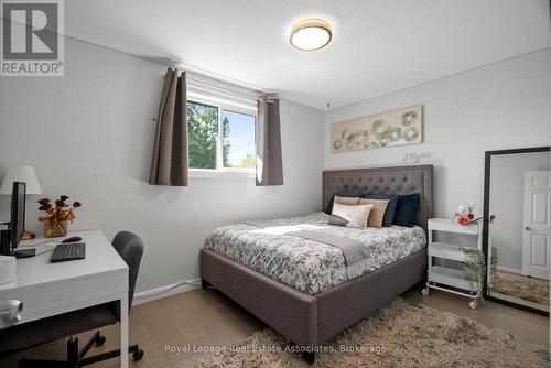 116 Boston Crescent, Hamilton, ON - Indoor Photo Showing Bedroom