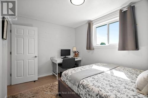 116 Boston Crescent, Hamilton, ON - Indoor Photo Showing Bedroom