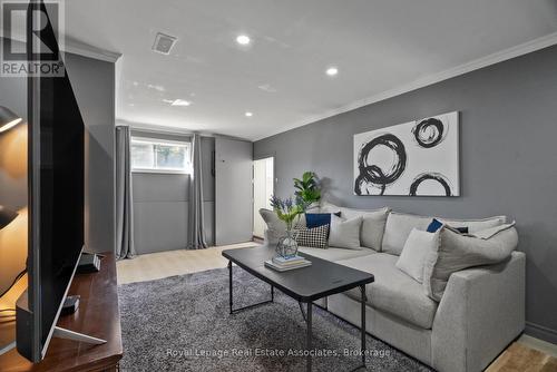 116 Boston Crescent, Hamilton, ON - Indoor Photo Showing Living Room