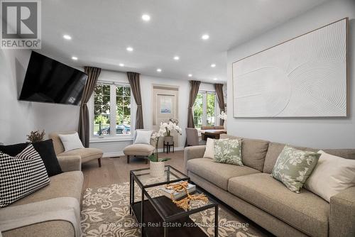 116 Boston Crescent, Hamilton, ON - Indoor Photo Showing Living Room