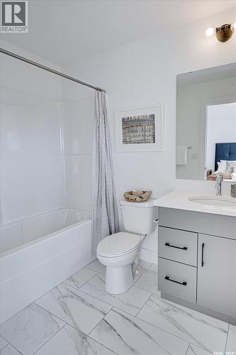 91 Rosewood Boulevard E, Saskatoon, SK - Indoor Photo Showing Bathroom